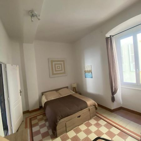 Appartement Climatise,Idealement Situe 100M Du Vieux Port. باستيا المظهر الخارجي الصورة