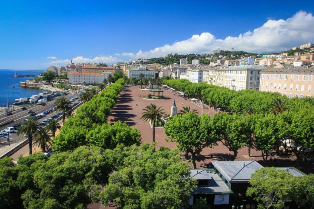 Appartement Climatise,Idealement Situe 100M Du Vieux Port. باستيا المظهر الخارجي الصورة