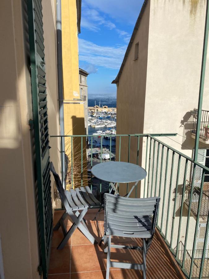Appartement Climatise,Idealement Situe 100M Du Vieux Port. باستيا المظهر الخارجي الصورة